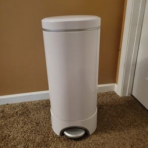 Munchkin diaper pail